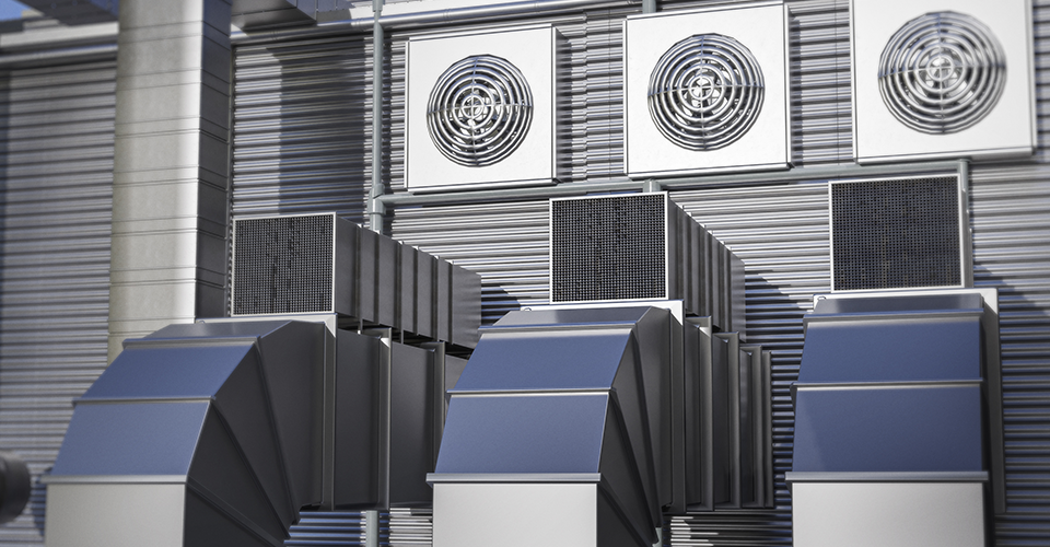Isolamento térmico em refrigeração industrial: quando a espuma fecha o vão mas não resolve o problema